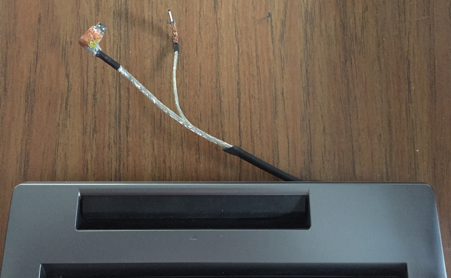 Lapdock Cable Crop